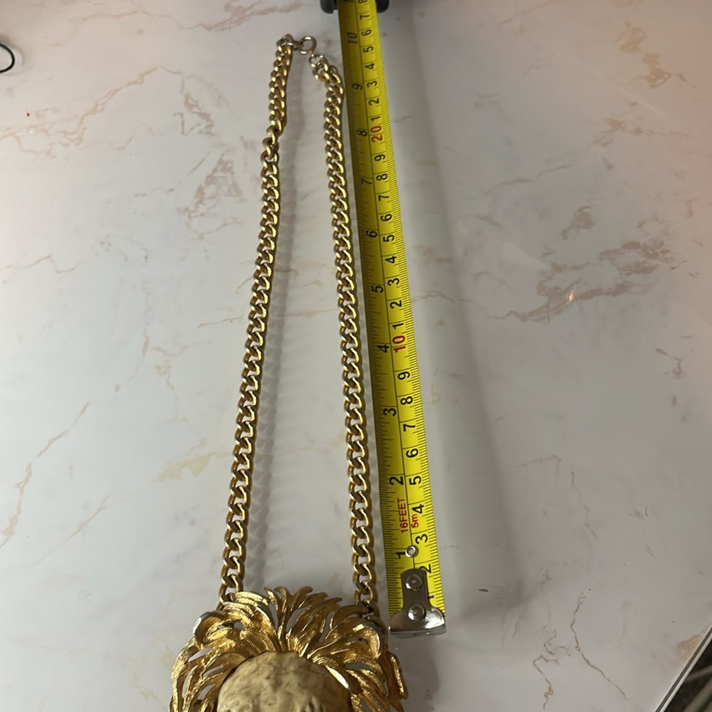 Luca Razza Vintage 1970s Lion Head Necklace, Large Gold Tone Statement Pendant - Picture 5 of 7